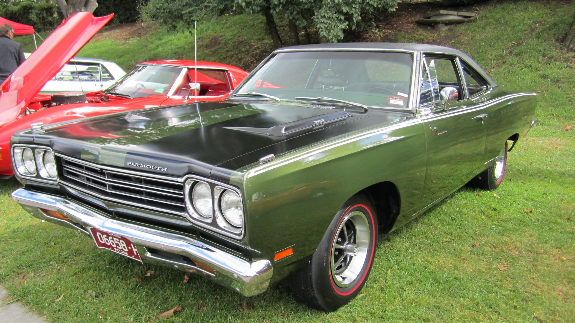 Roadrunners were made from 1968-80, based on the Mopar B body, complete with Beep Beep horn.aimed at the younger market; basic trim but big horsepower.
Coupe, Hardtop or Convertible.
Engnes; 383, 440 6 pack or 426 Hemi