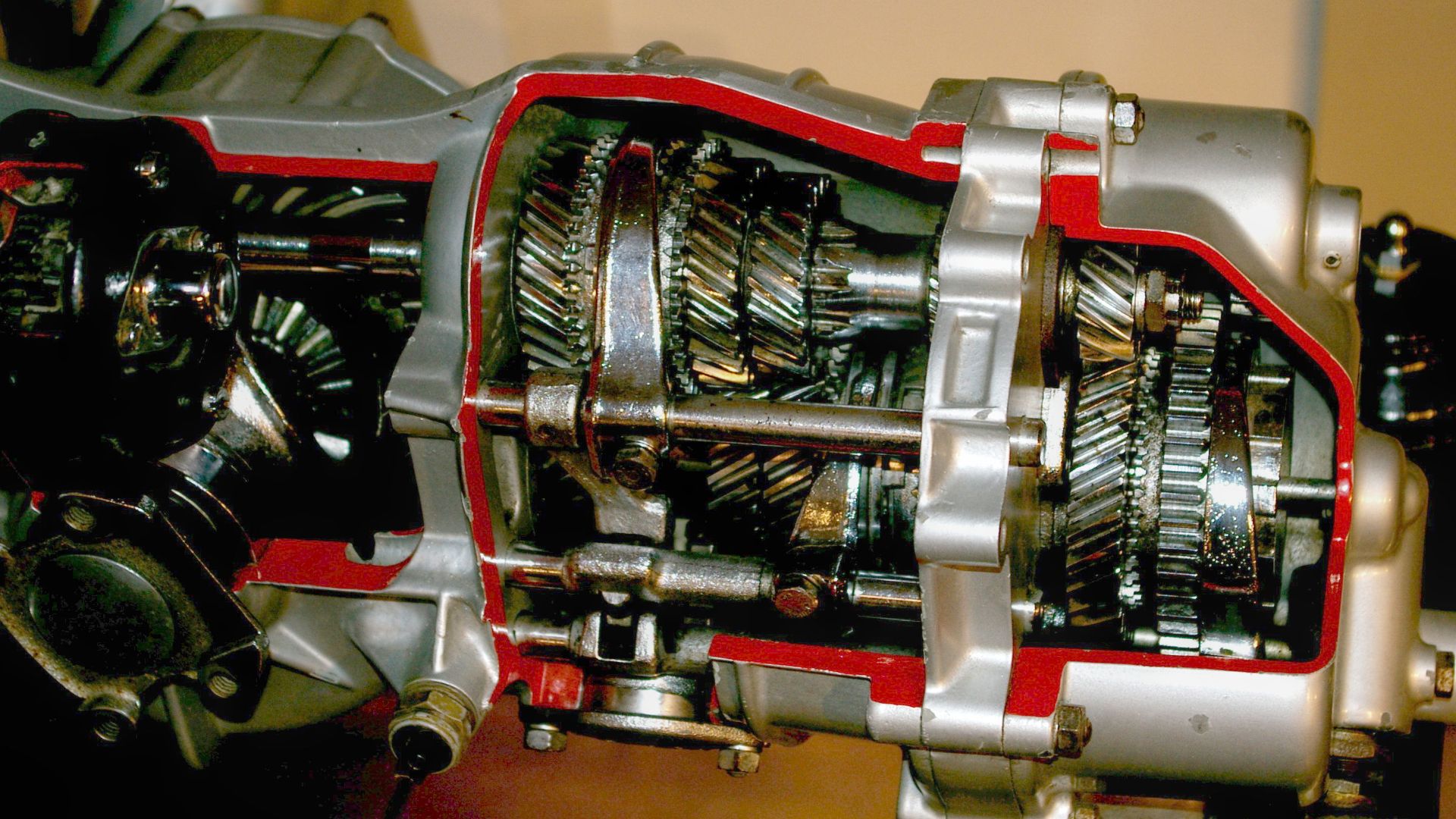 File:Porsche-gearbox-cutaway.jpg