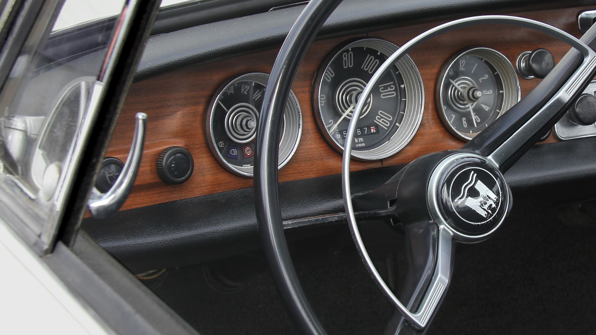 VW Karmann Ghia 1600 L, Baujahr 1969 (Armaturenbrett)