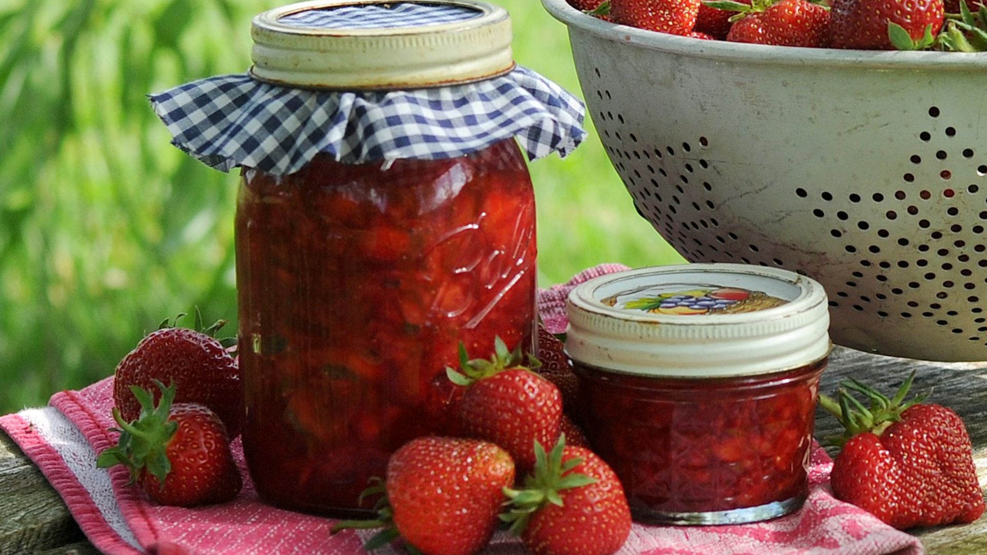 strawberries in bowl