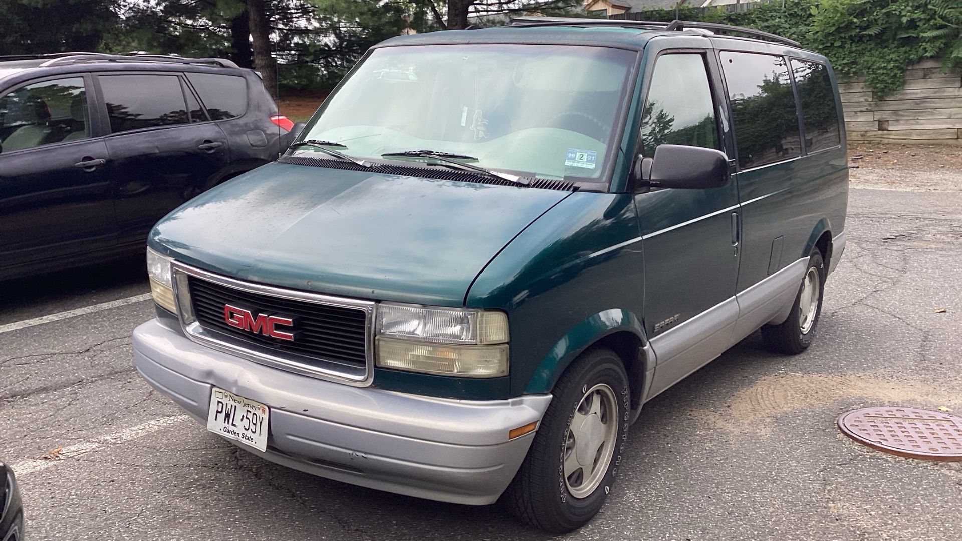 1997 GMC Safari Photographed in Bernardsville, New Jersey. This van is rare, I’ve it’s twin, the Chevrolet Astro more than the Safari. For some reason, it says “GMC Truck” on the back. I’m confused why they did that because the Safari is clearly a van.