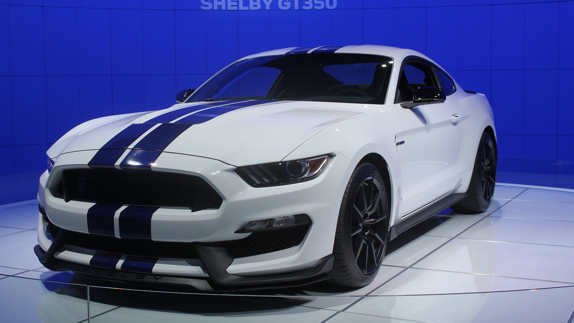 At the 2014 Los Angeles Auto Show Ford revealed the new 2016 Mustang GT350