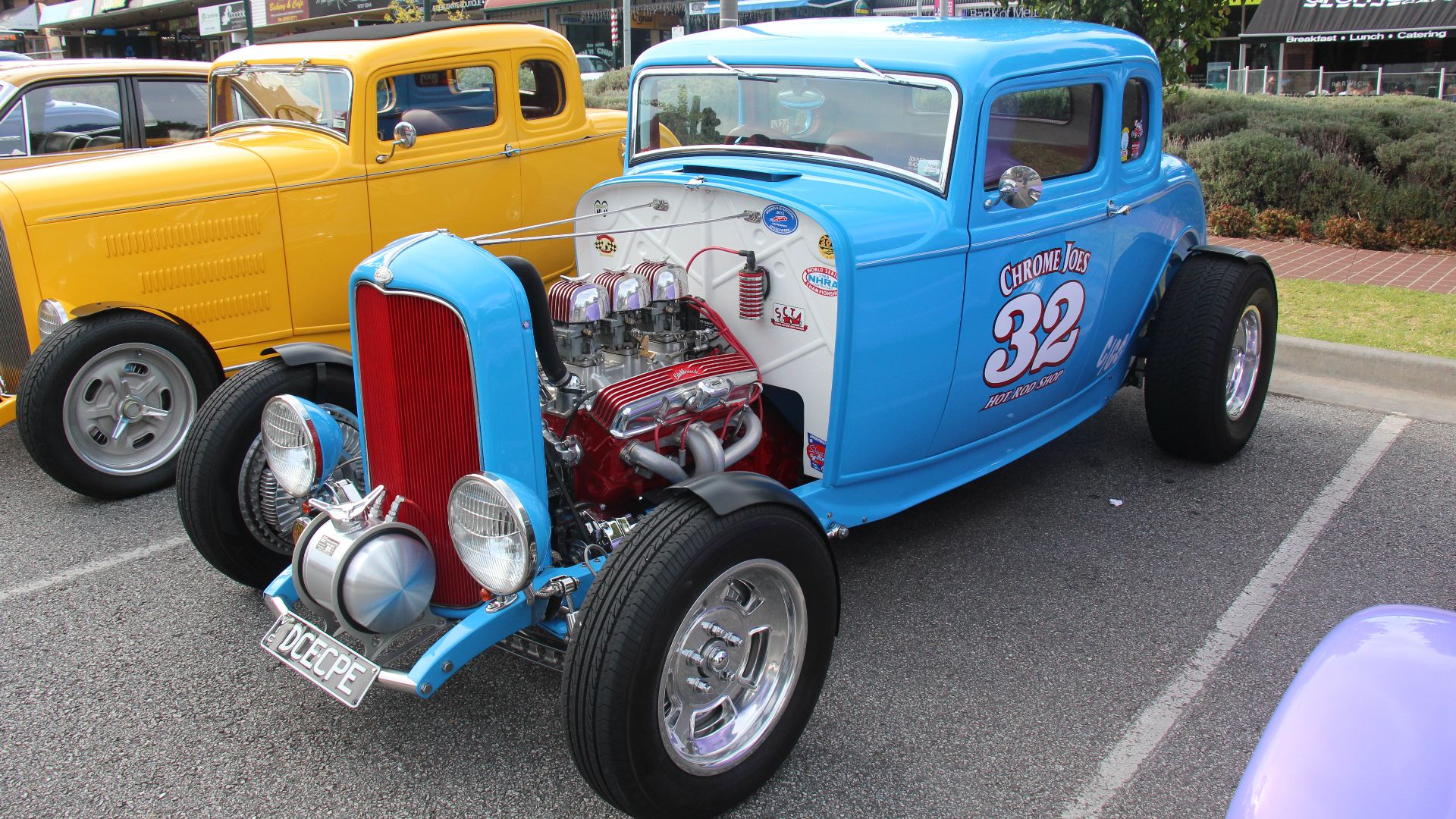 The 1932 Ford was available as the 201 cu in 4 cylinder Model B or the 221 cu in Flathead V8 Model 18, built on the same platform, they shared body, chassis and trim. Replacing the Model A, the new Ford not only got the new V8 option, but was on a longer 