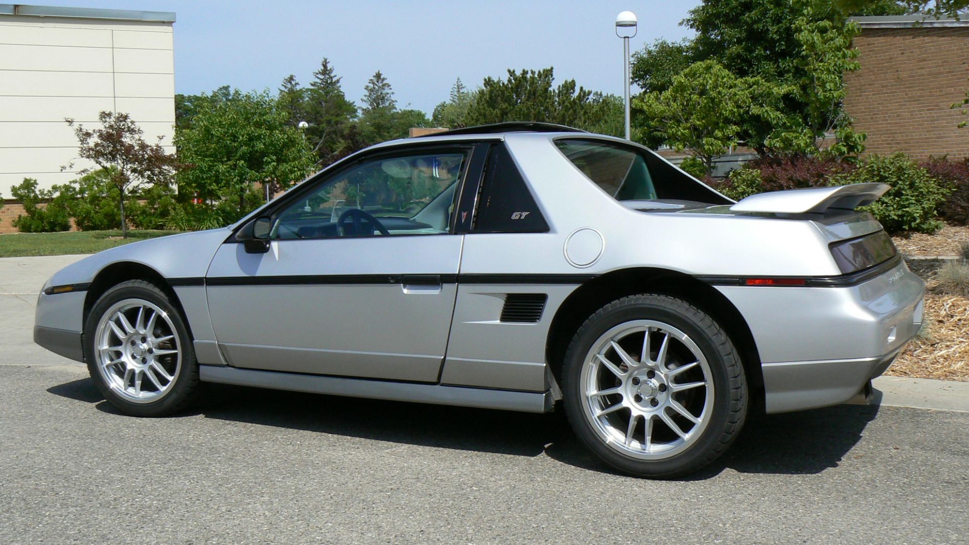 File:New for 1985 Fiero GT.jpg