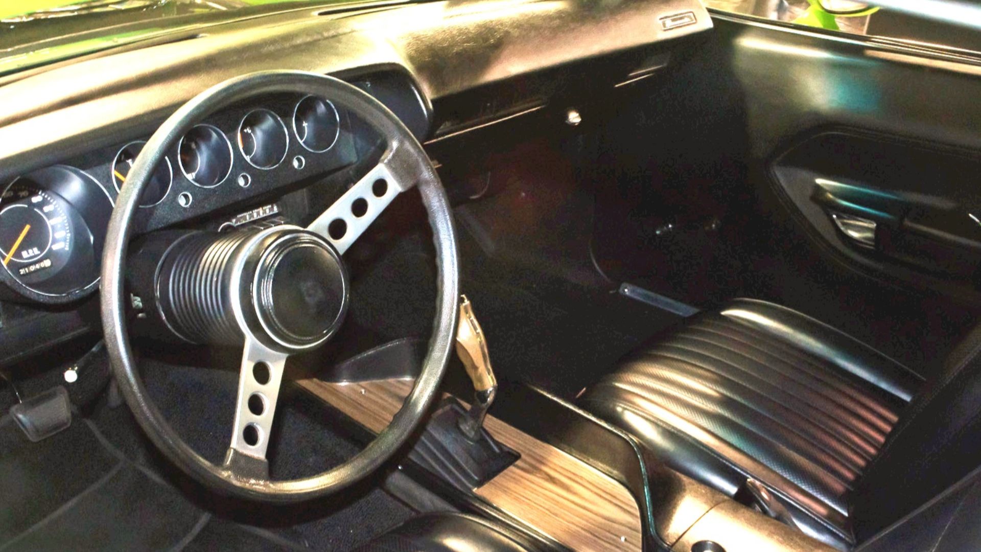 A very nicely restored 'Cuda, equipped with a 440ci V8, a