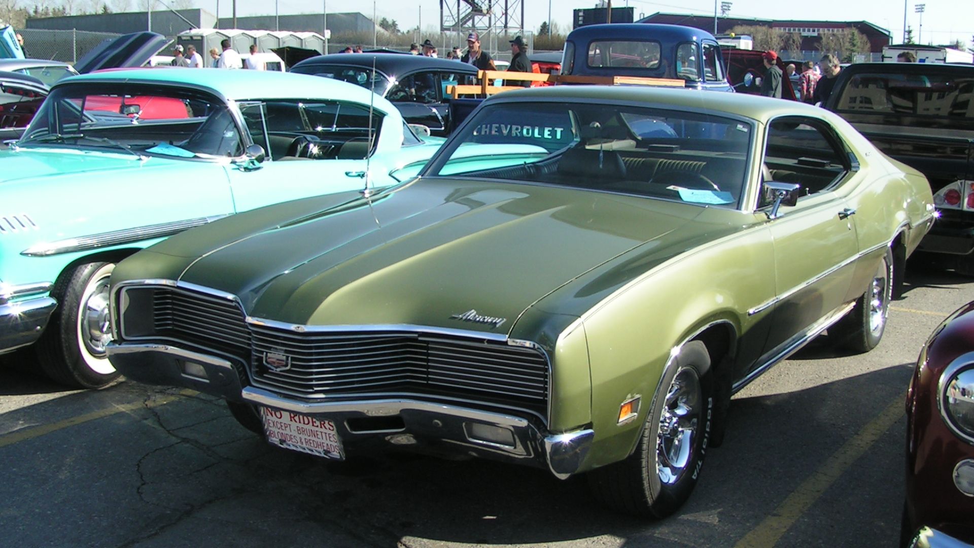 1970 Mercury Montego 2-door hardtop (with non-standard wheels)