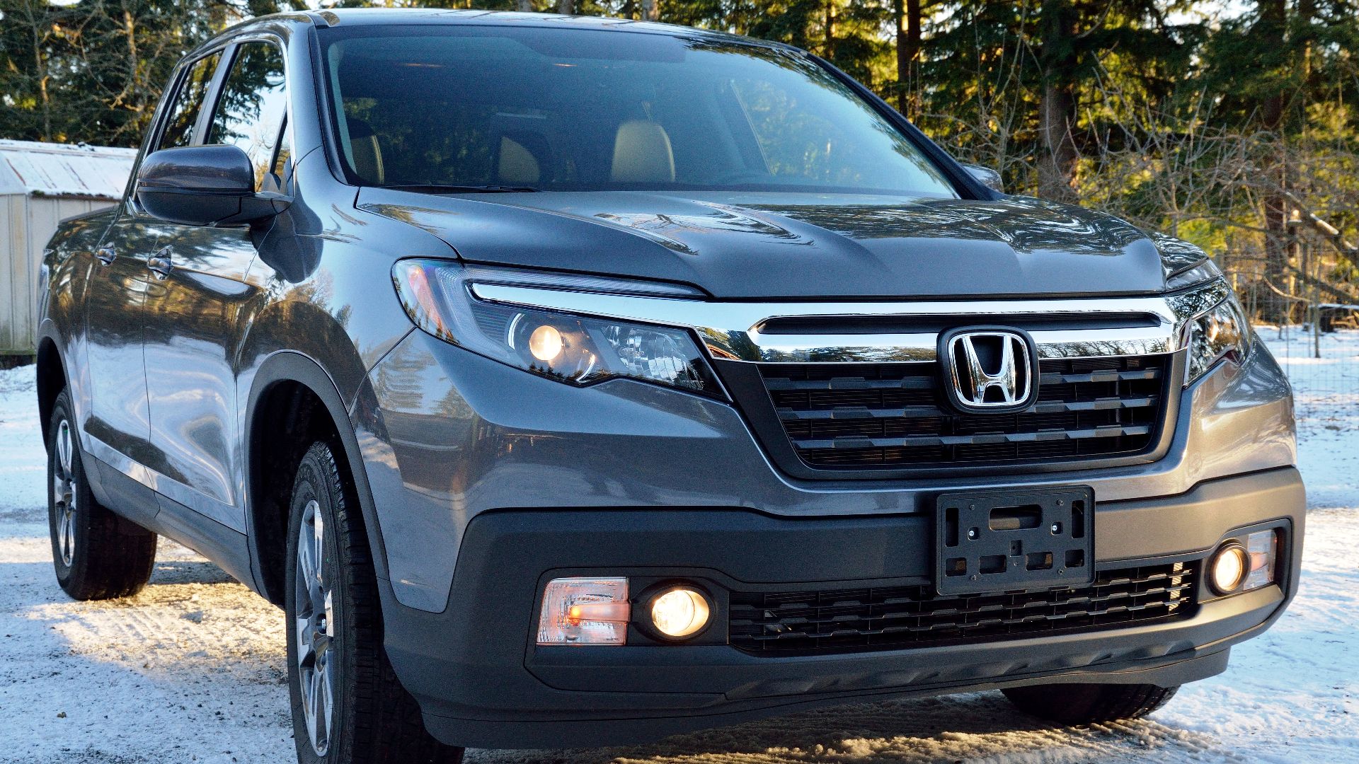 Picture of the 2017 Honda Ridgeline RTL front-end