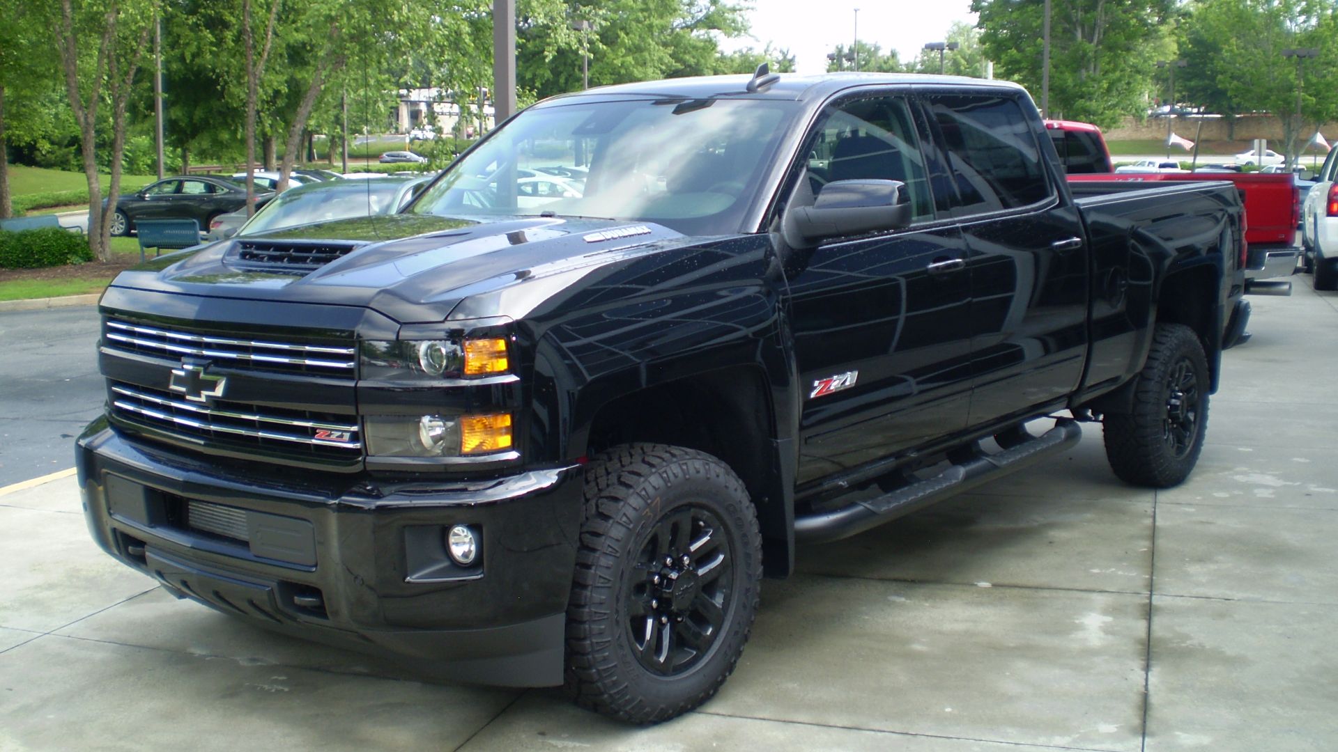 2018 Chevrolet Silverado 2500HD LTZ Z71 4WD Crew Cab Standard Box Midnight Edition (observe)
Exterior Colour: Black
Assembly Location: Flint Truck Assembly, Flint, MI, USA
Verified by Monroney sticker