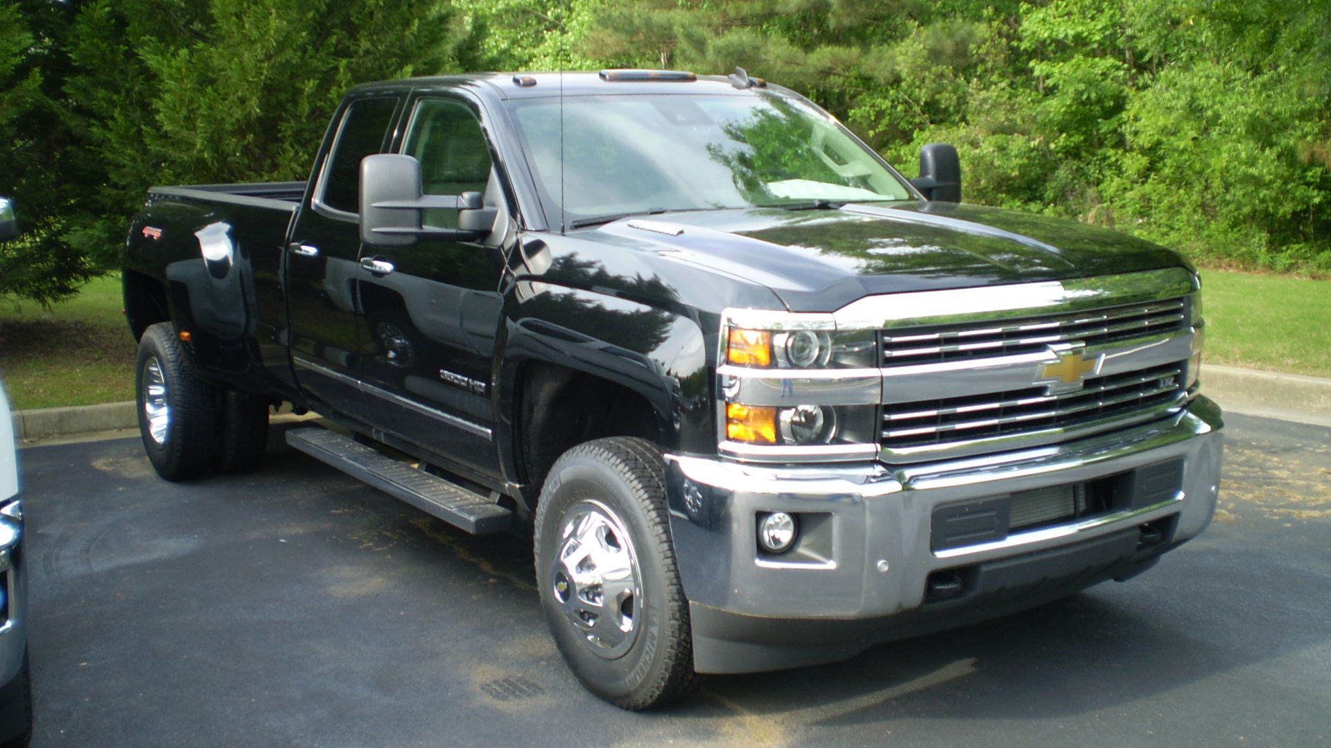 2015 Chevrolet Silverado LTZ 3500 HD Double Cab/Long Bed 4x4 (Observe)
Final Assembly Location: Fort Wayne Assembly, Roanoke, Indiana, USA
Verified by VIN information.