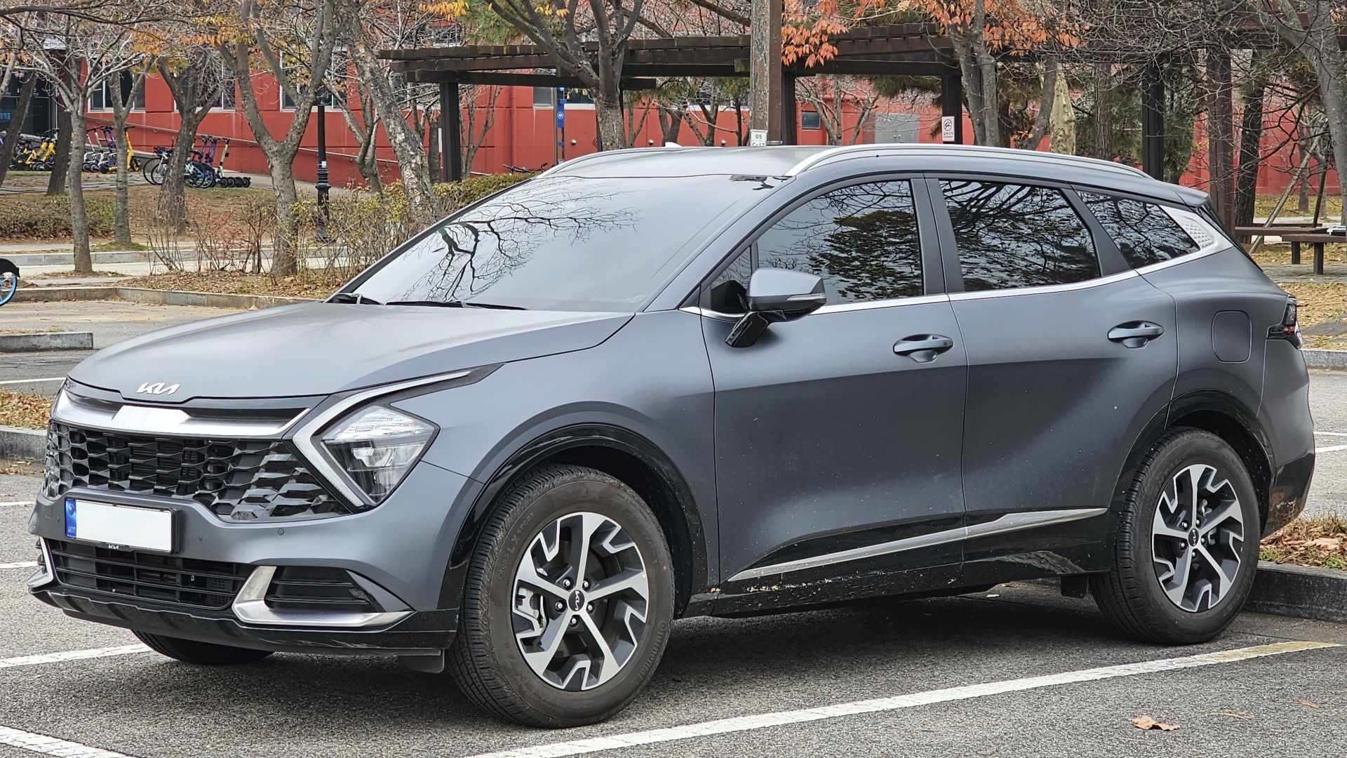 Shadow Matte Gray Kia Sportage Hybrid NQ5 HEV SUV.