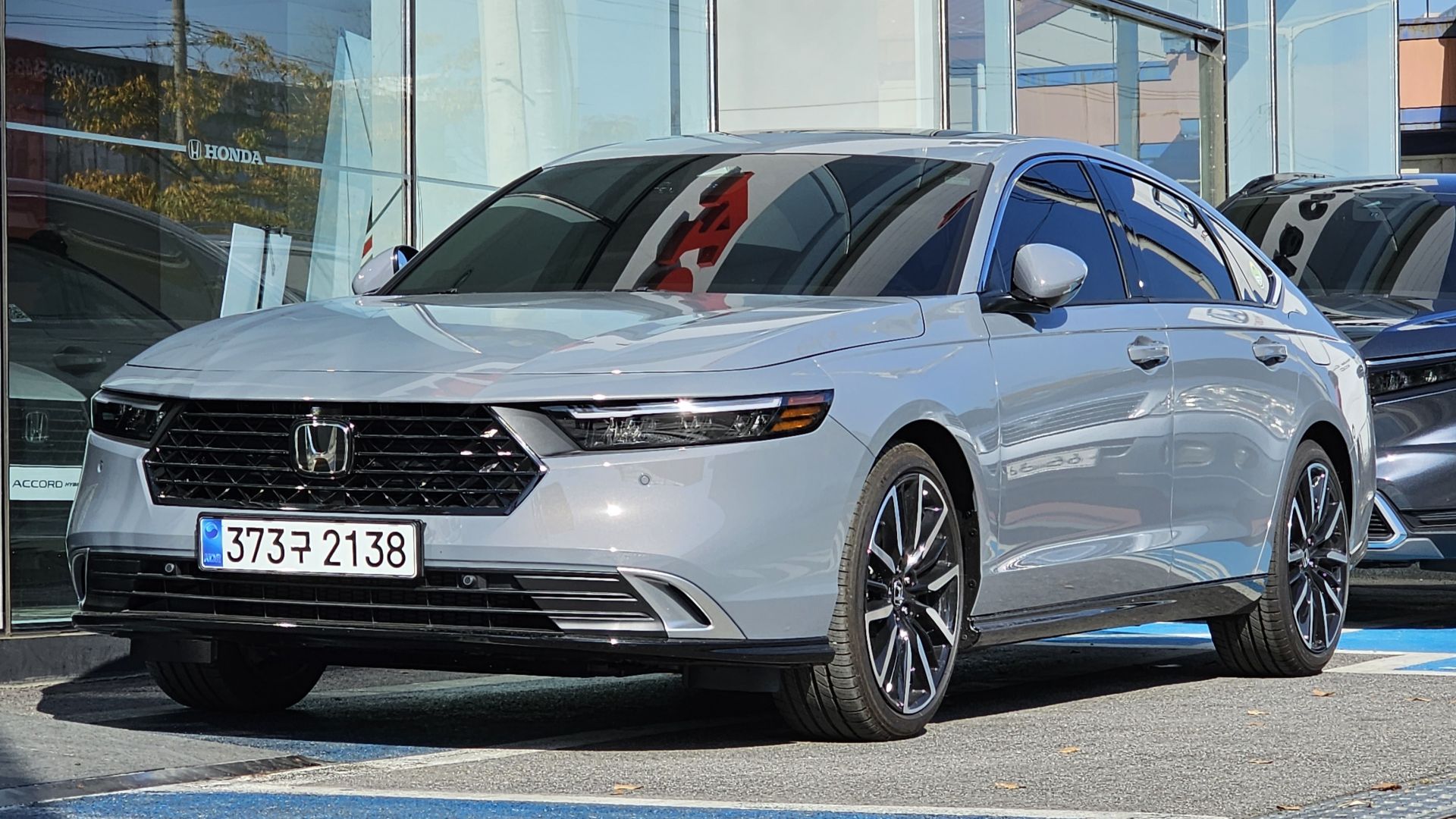 Urban Gray Pearl Honda Accord Hybrid Touring CY2 sedan at Honda Ilsan Dealership.