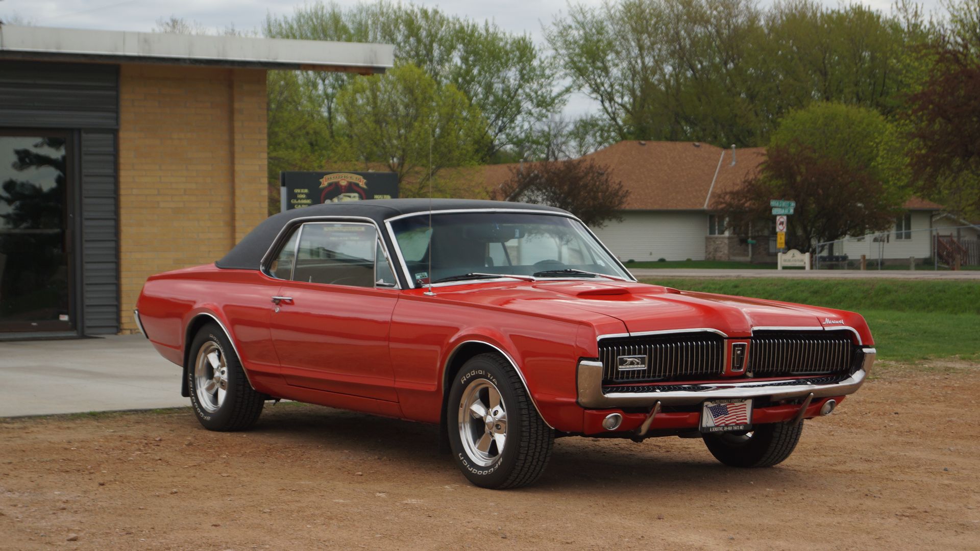 The Upper Midwest Region Classic Car Club of America's Spring Garage Tour was off to a later start in 2018. The Minnesota Winter would not loosen it's grip in April, bringing a couple of substantial snow falls midway into the month.  The Saturday of the t