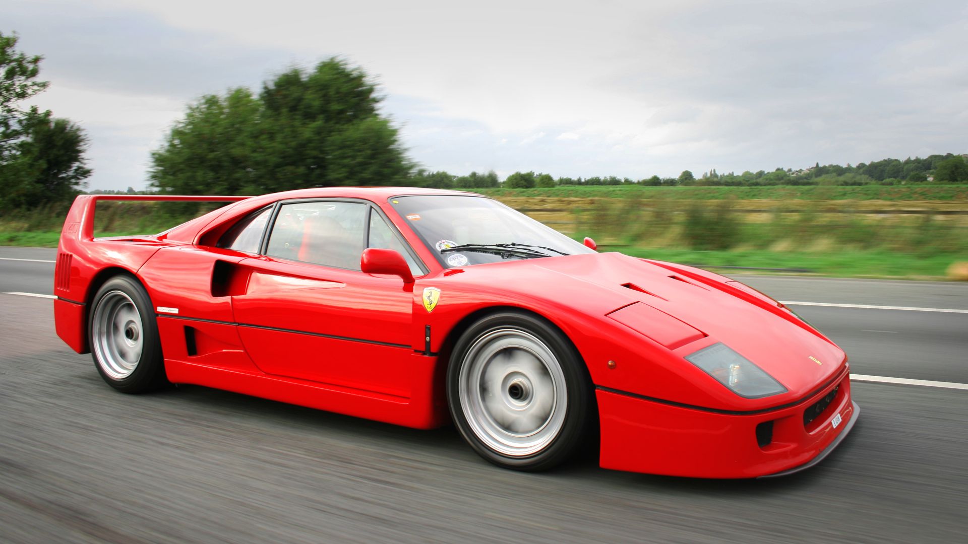 A Ferrari F40 photographed while driven on a road