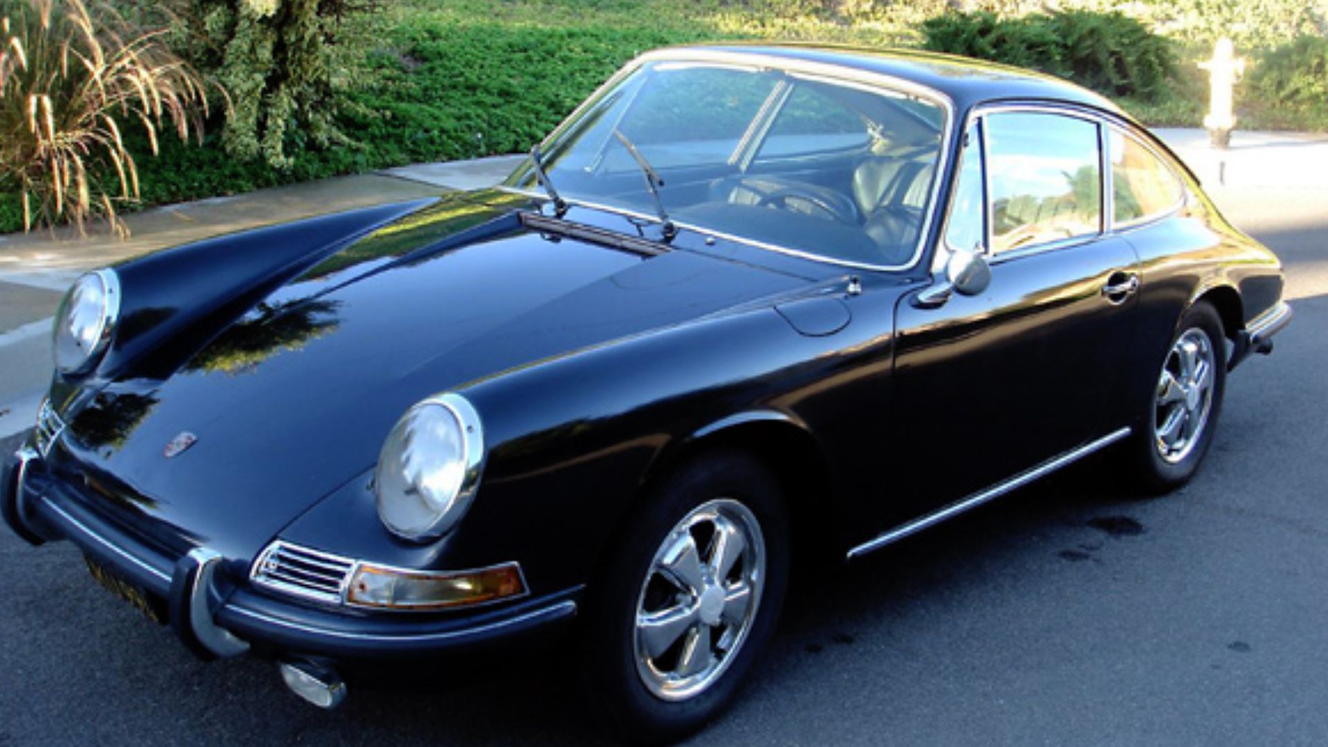 Porsche 911S, built 1967, colour black, Porsche paint code 6609, forged 'Fuchs' wheels size 4,5 x 15