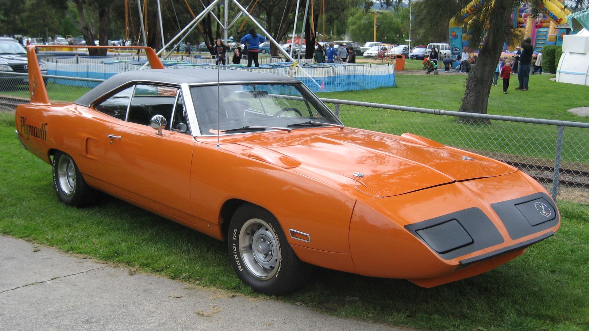 The Superbird was designed for NASCAR racing with 19inch nose & 3ft high rear wing. 1920 made (93 Hemis).

Engines; 440 or 426 Hemi