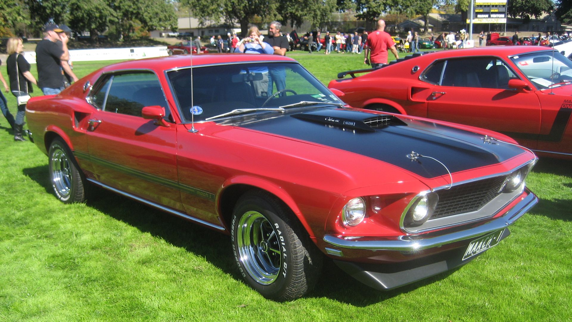 Candyapple Red
Sports roof, Hardtop or convertible
Engine; 335 bhp R code 428 Cobra Jet

13193 made