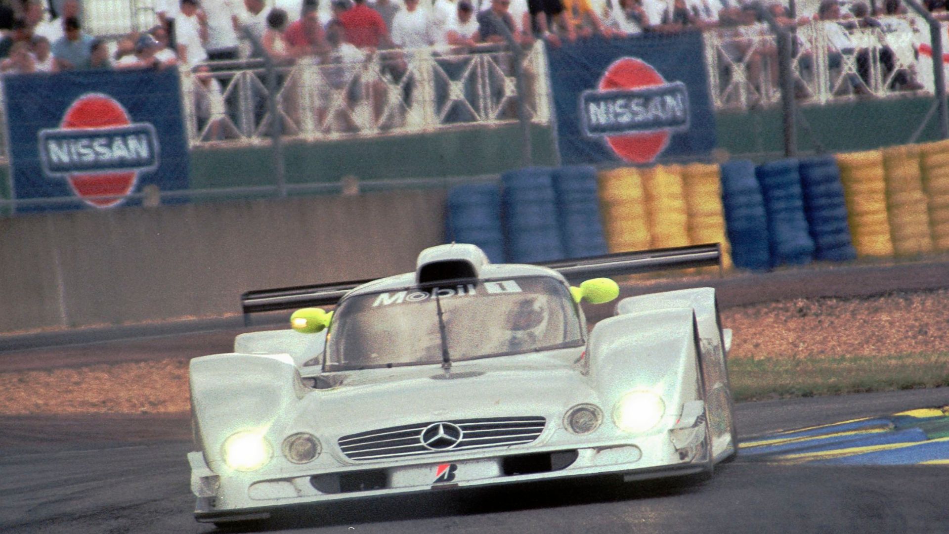 Mercedes-Benz CLR - Pedro Lamy, Bernd Schneider & Franck Lagorce at Ford Chicane at the 1999 Le Mans