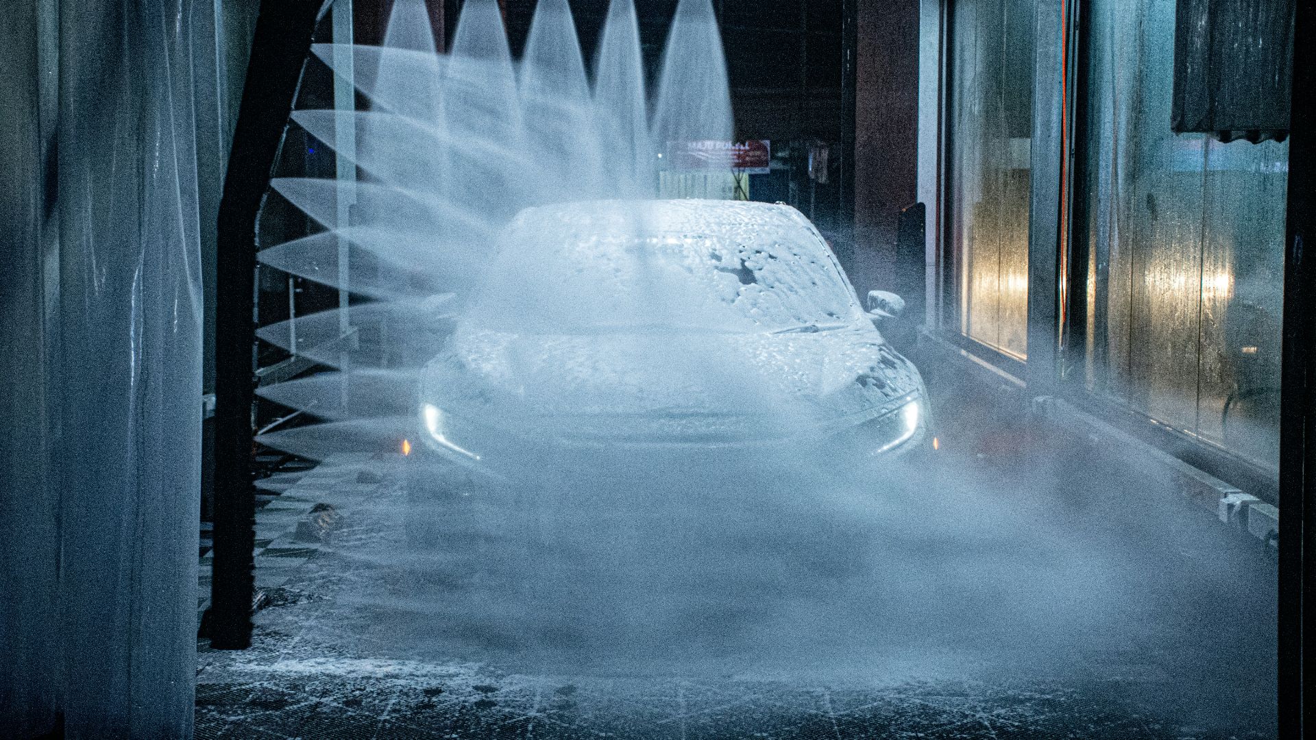 water fountain in the middle of the road