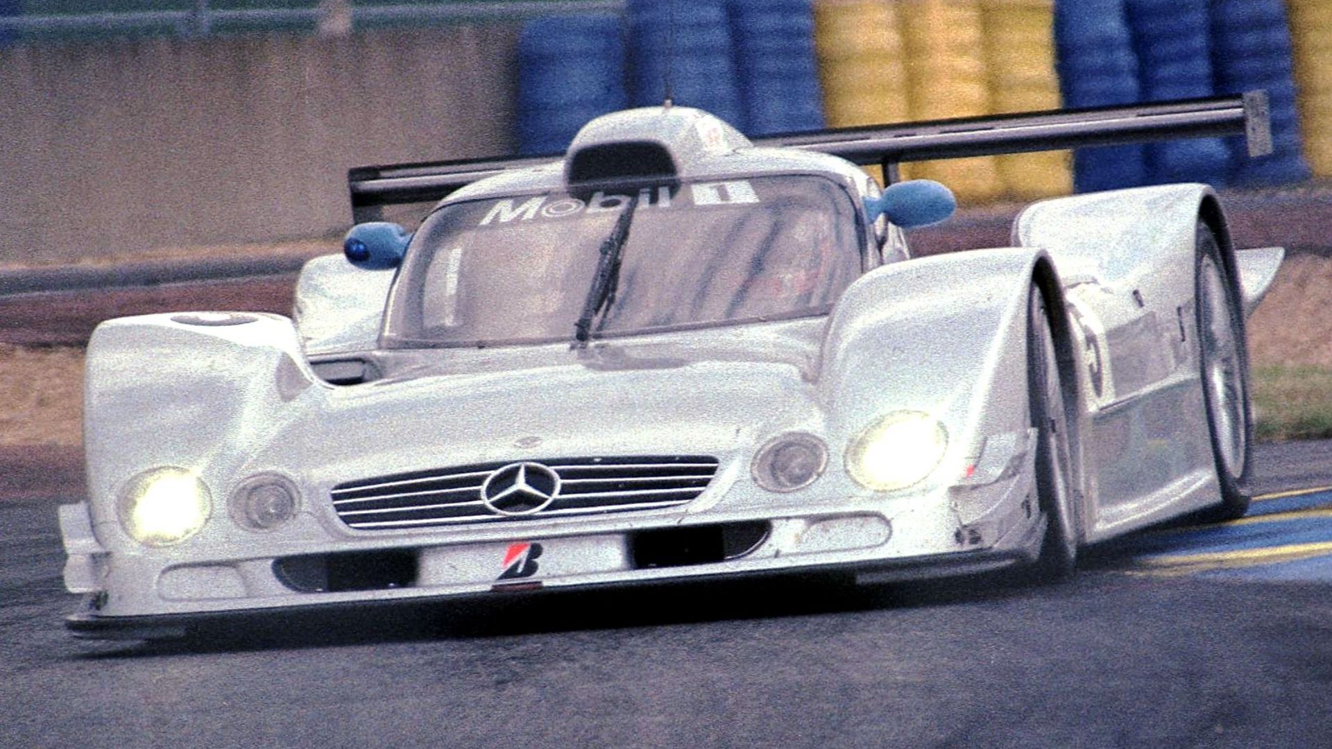 Mercedes-Benz CLR - Christophe Bouchut, Nick Heidfeld & Peter Dumbreck (who would later flip the car before  Indianapils corner, NOT Ford Chicane) at the 1999 Le Mans