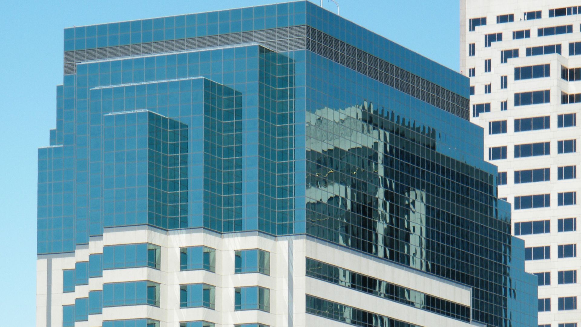 The 300 Capitol Mall office building in Sacramento.
As of 2009, major tenants included the California State Controller's Office and the California Department of Insurance.