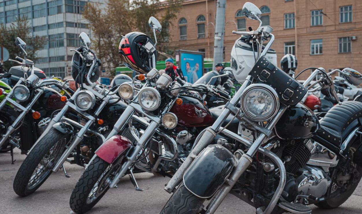 a group of motorcycles parked next to each other