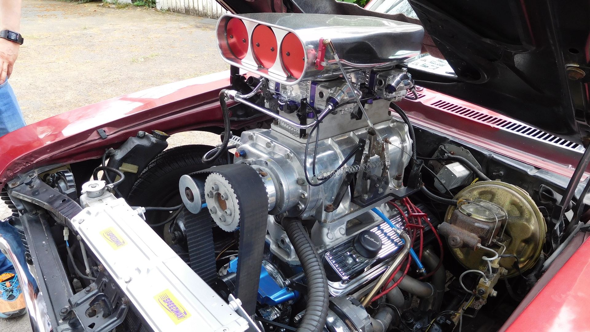 Moteur de 350 ci (5,7 L) d'une Chevrolet Nova SS de 1972 développant 650 ch au moyen d'un compresseur mécanique.