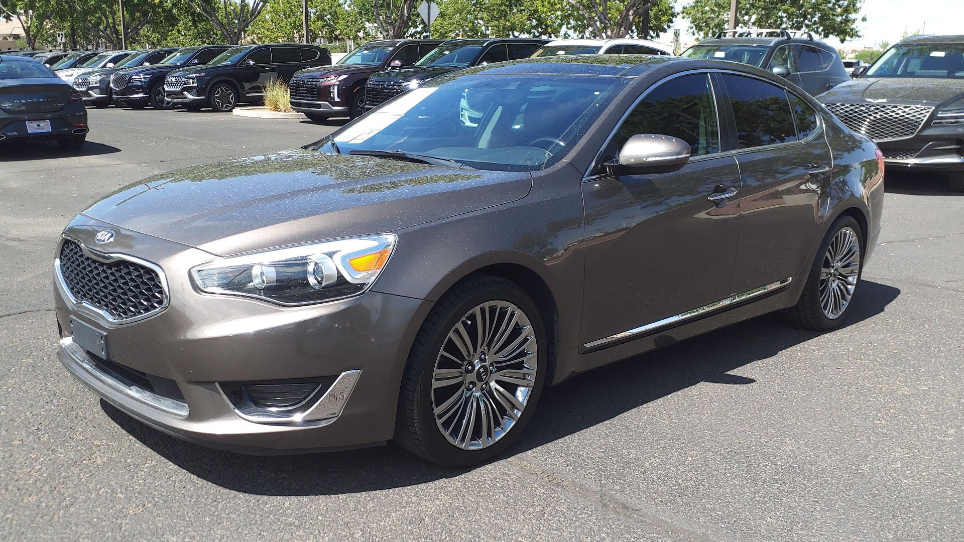 14 Kia Cadenza Limited - Shot at Earnhardt San Tan Hyundai in Gilbert AZ