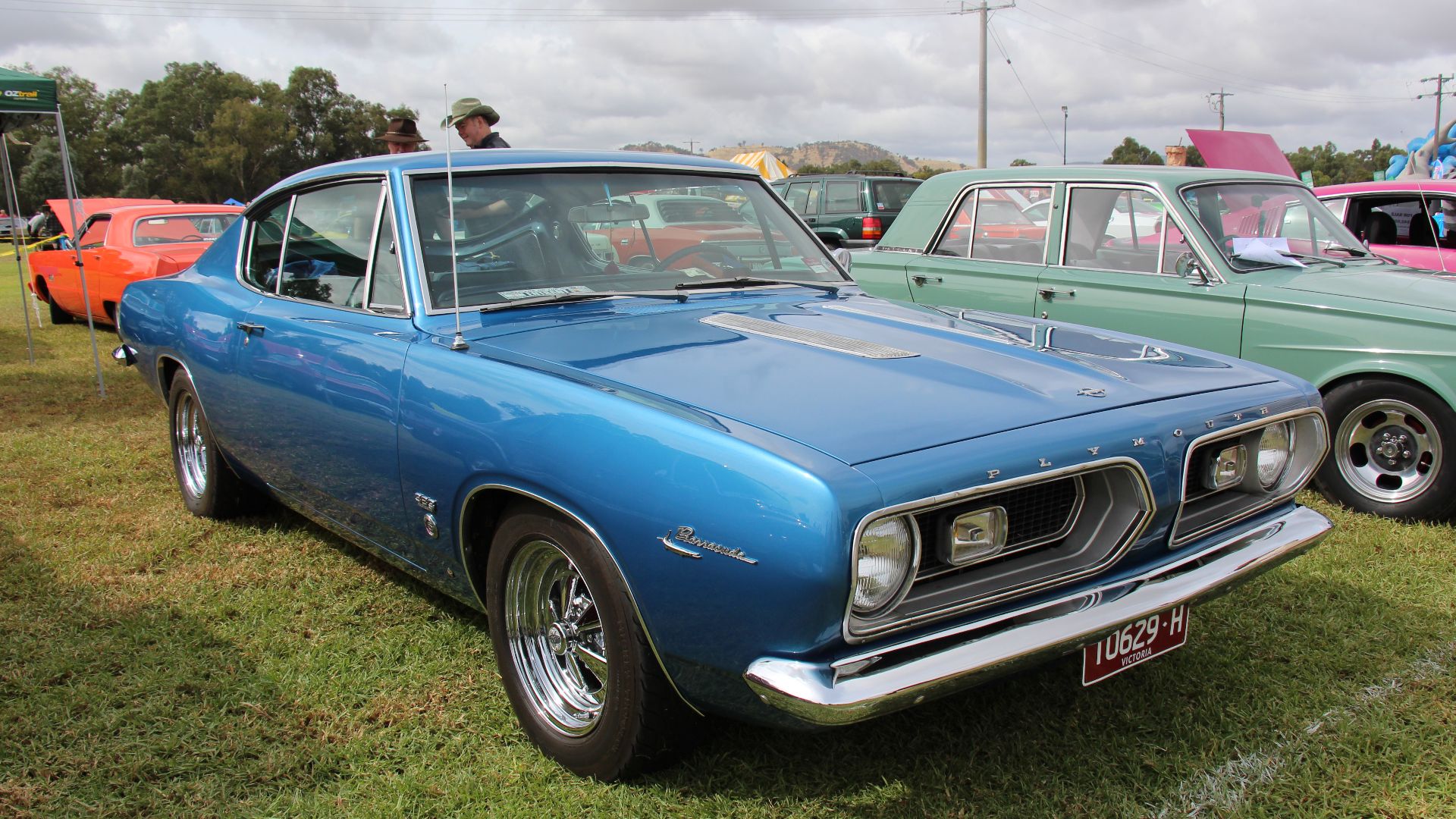 Barracudas were built from 1964-74. This a 2nd generation Cuda, now a 108 in wheelbase A-body, still shared many components with the Valiant but was fully redesigned with different styling, models included convertibles, fastback and notchback hardtops. 19