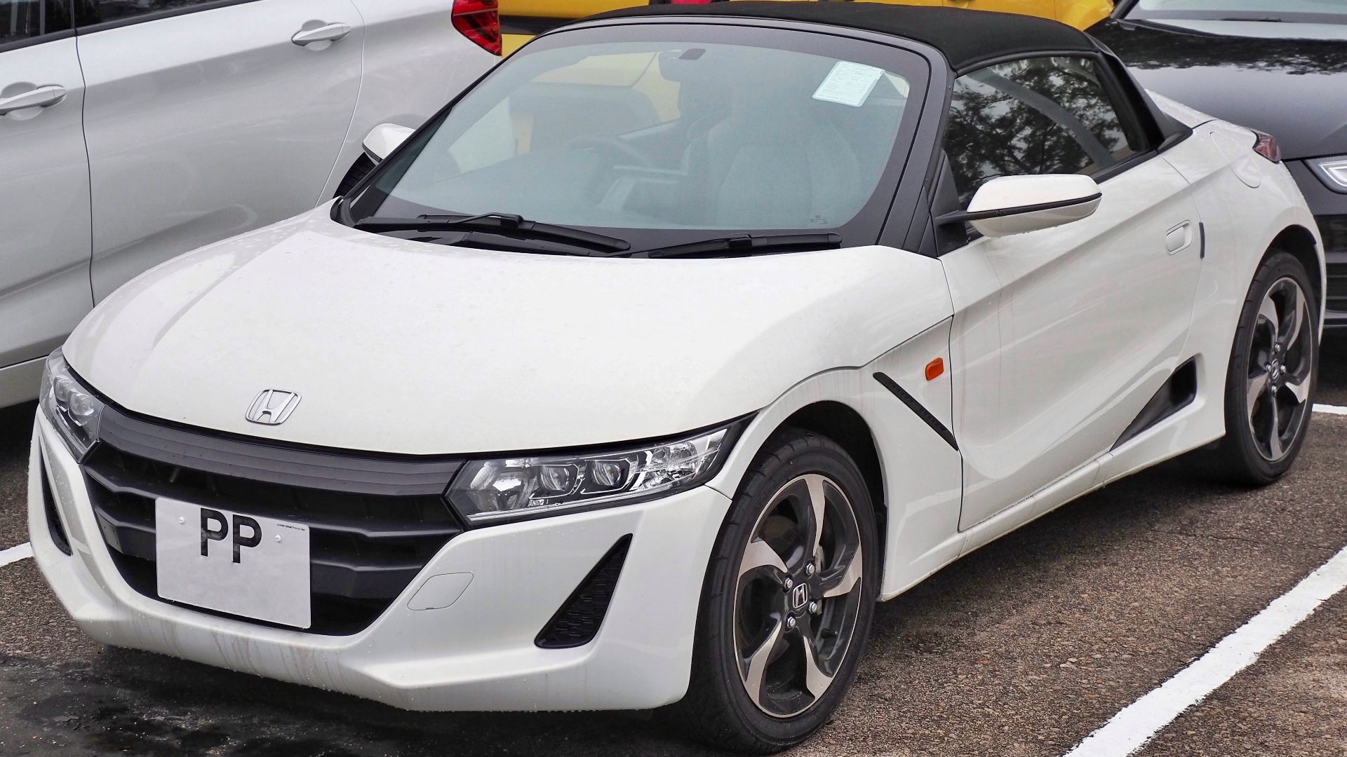 A 2015 Honda S660 taken in Shek O, Hong Kong.