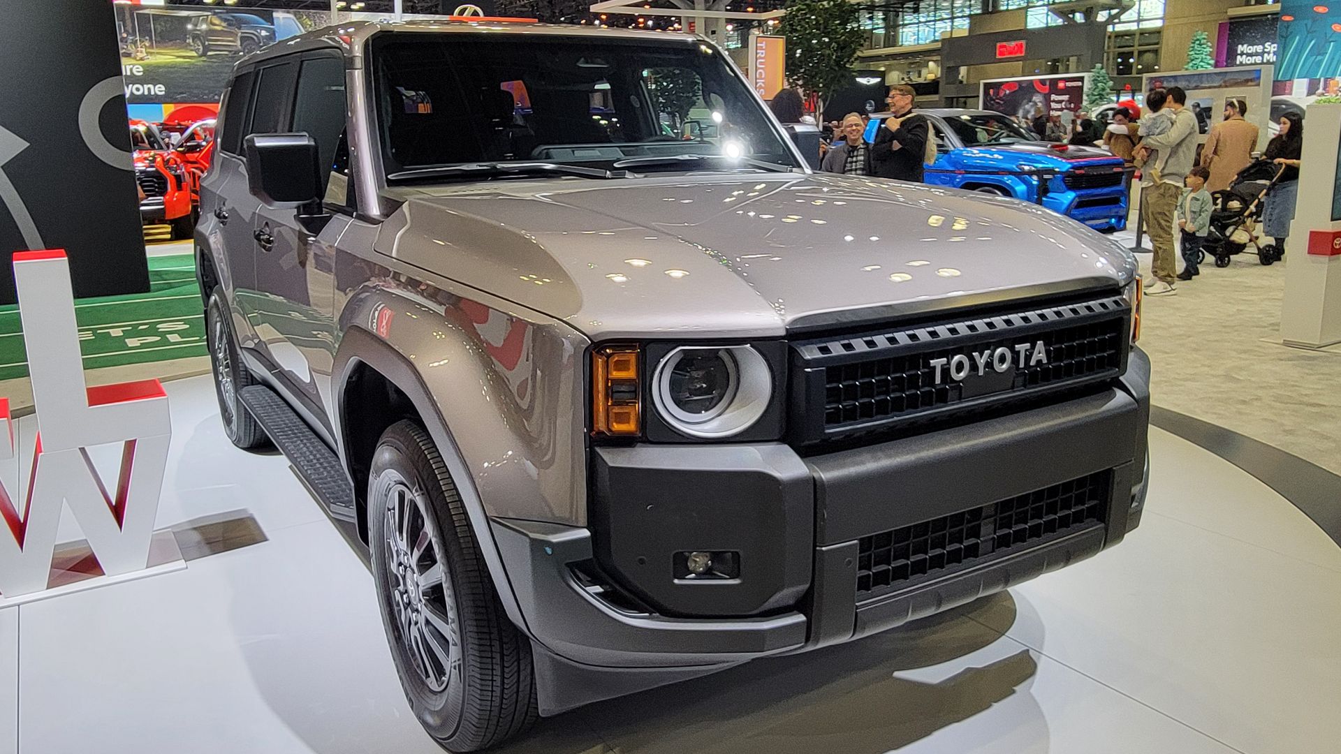 2024 Toyota Land Cruiser (United States) front view
Production: 1984 -
Generation: Fifth (2023 - )
Engine: 2,4 litre turbo R4 (petrol) + electric motor
Power: 330 PS
Gearbox: 8 speed automatic
Layout: front engine, all wheel drive
The J200 - the previou