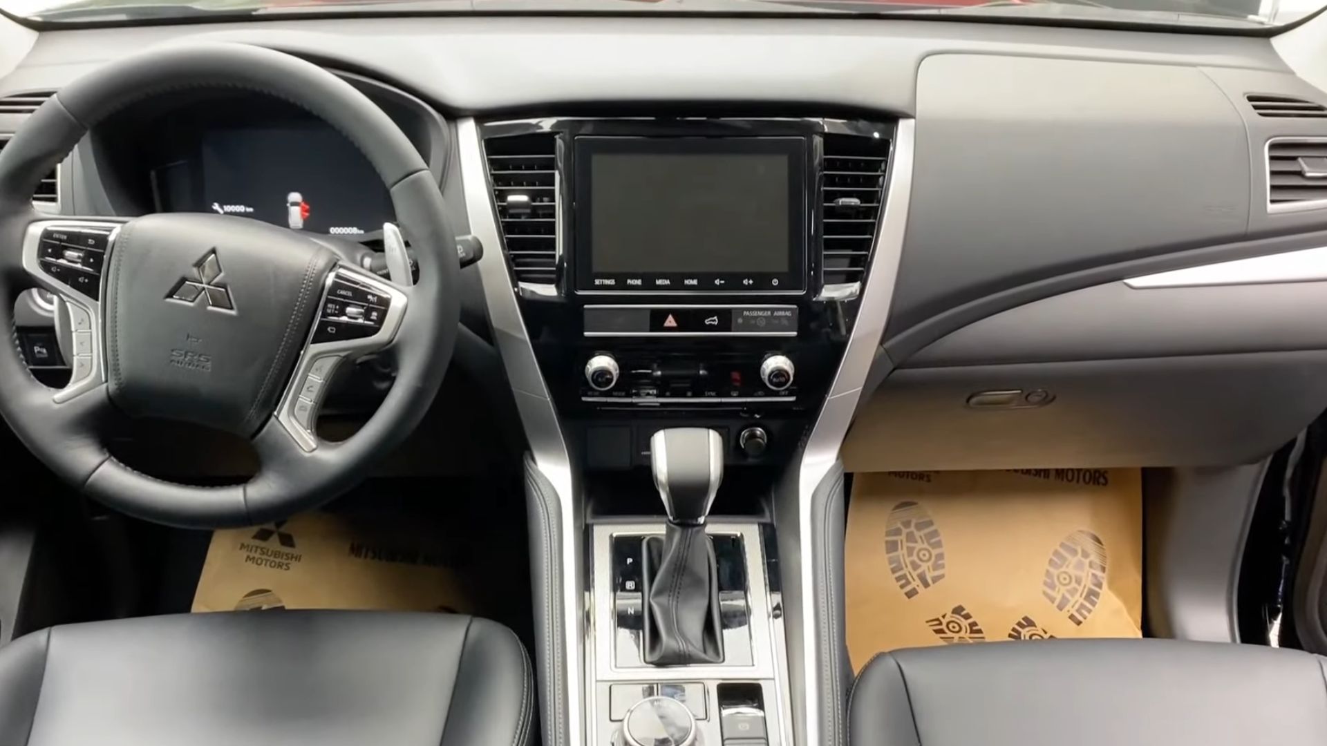 2020 Mitsubishi Pajero Sport (Vietnam; facelift) interior