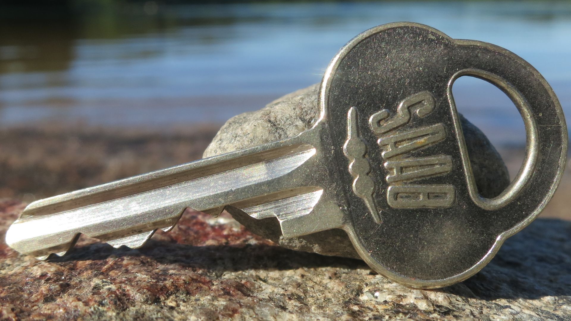 1970s SAAB car key manufactured by the Swedish lock company Assa. Approx. 5.25 x 2.4 x 0.2 cm, 7 g.