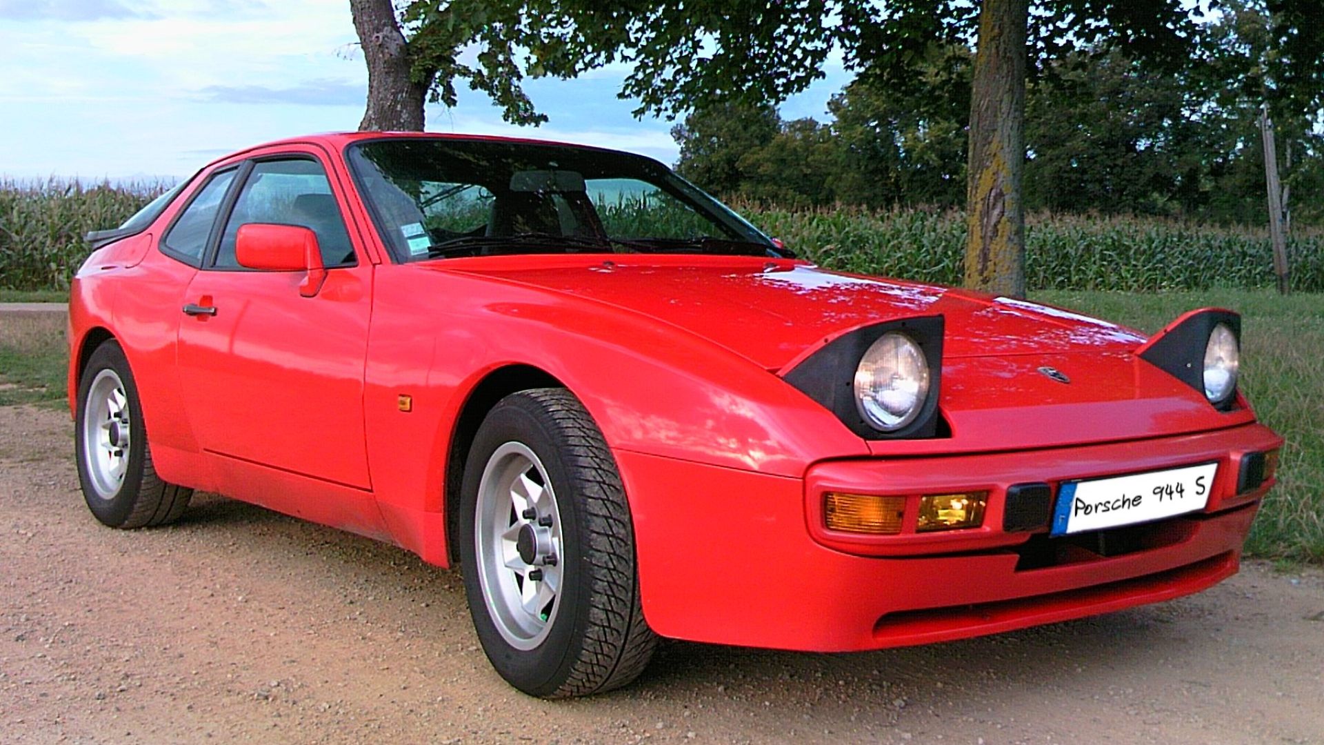 Porsche 944S, vue de 3/4 avant