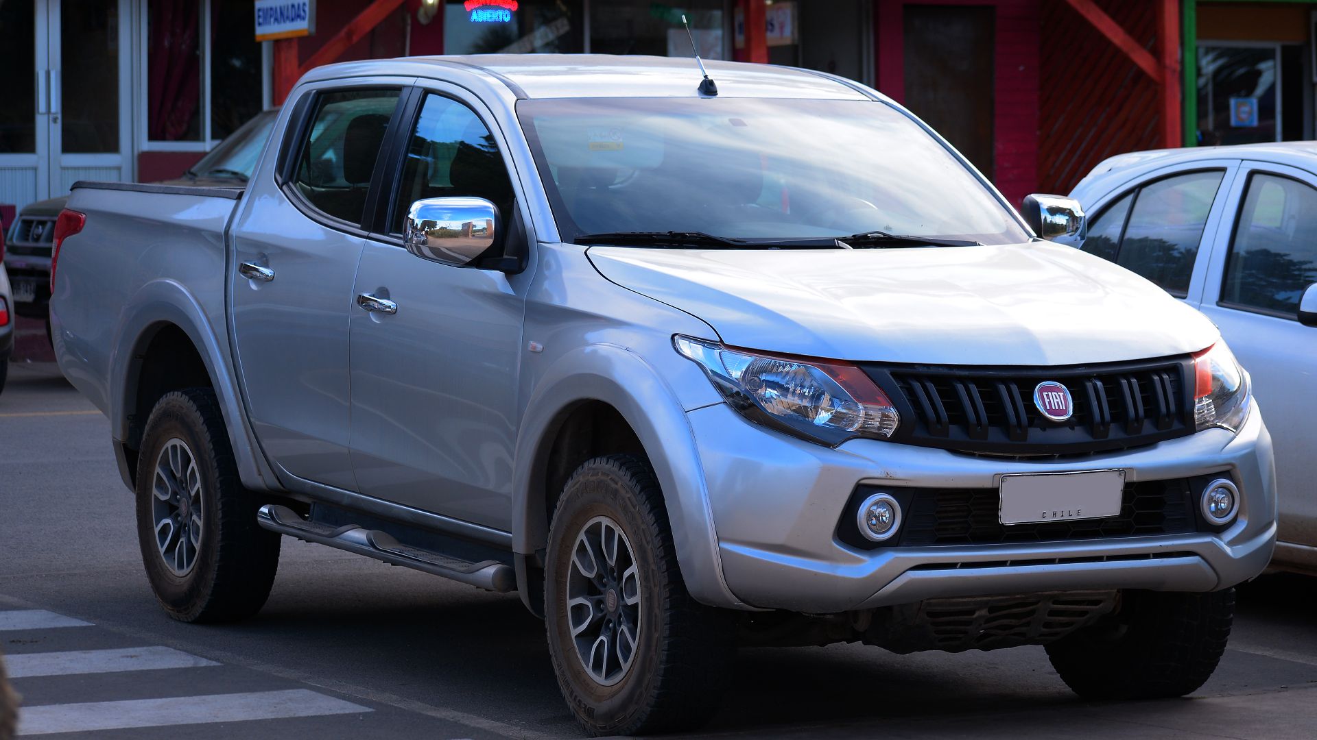 Basically a L200 with Fiat badges, it was sold here only for a couple of years and then it was sold under the Ram brand