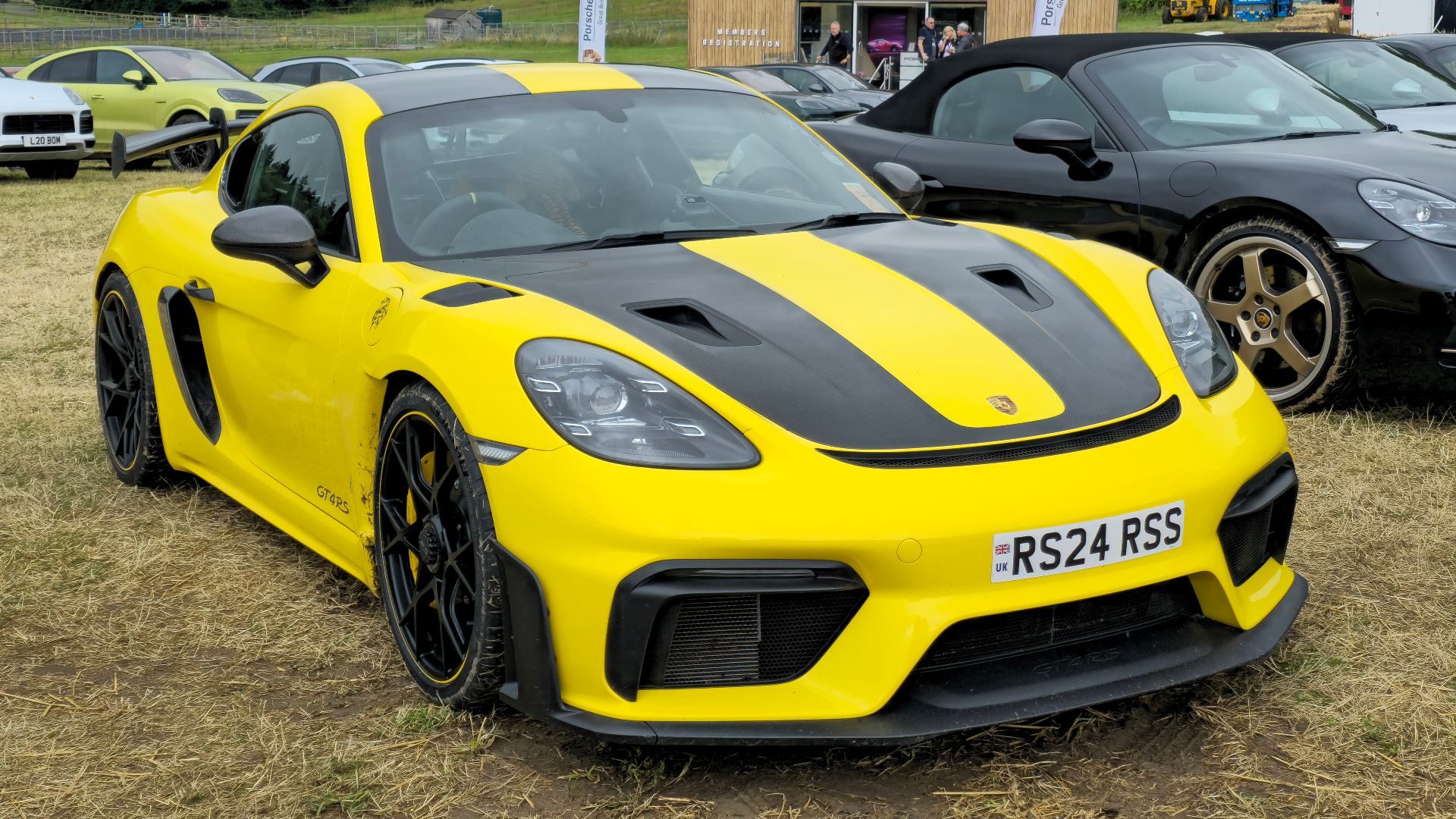 Porsche 718 Cayman GT4 RS