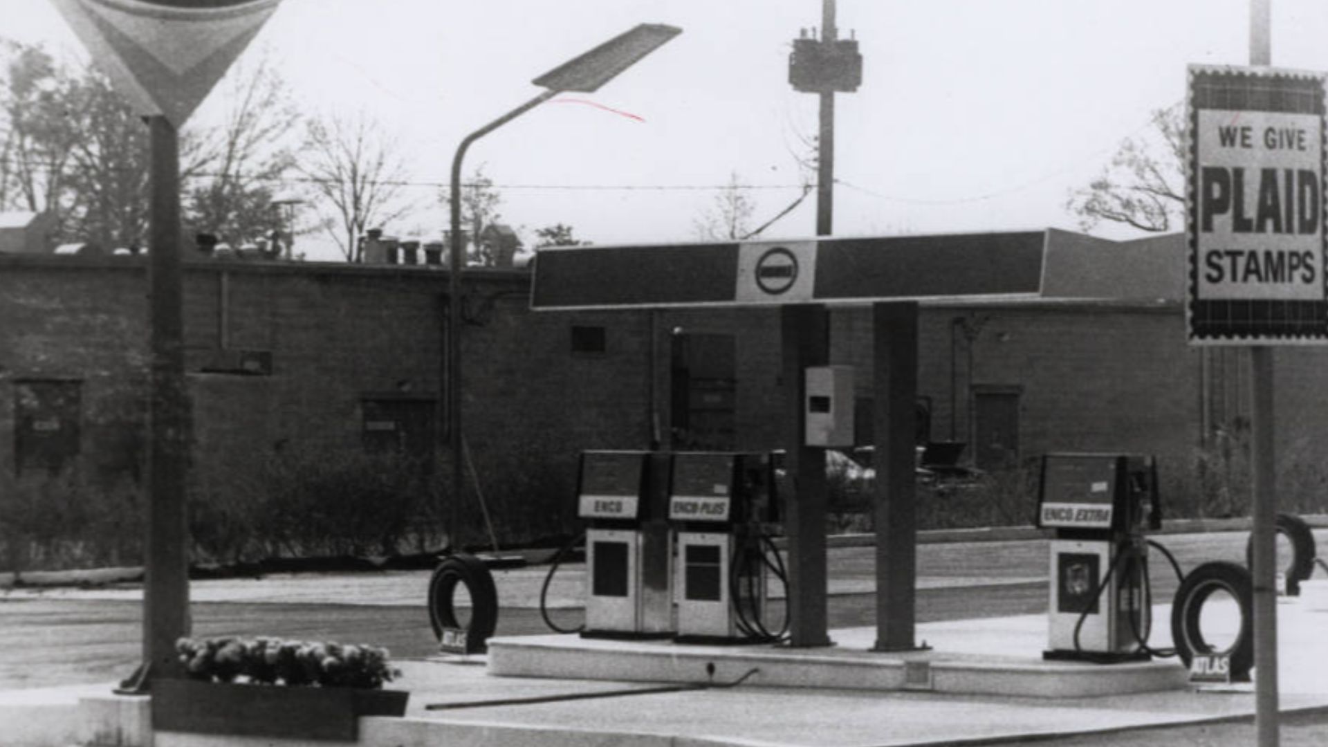 Humble-branded forecourt located in Gahanna, Ohio (early 1970's)