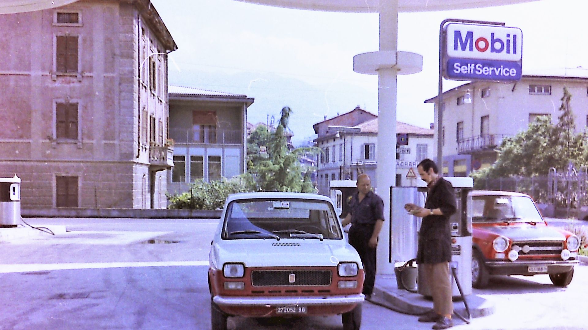 Stazione di servizio Mobil negli anni '70 a Fiorano al Serio, progetto GLAM Museo Fisogni