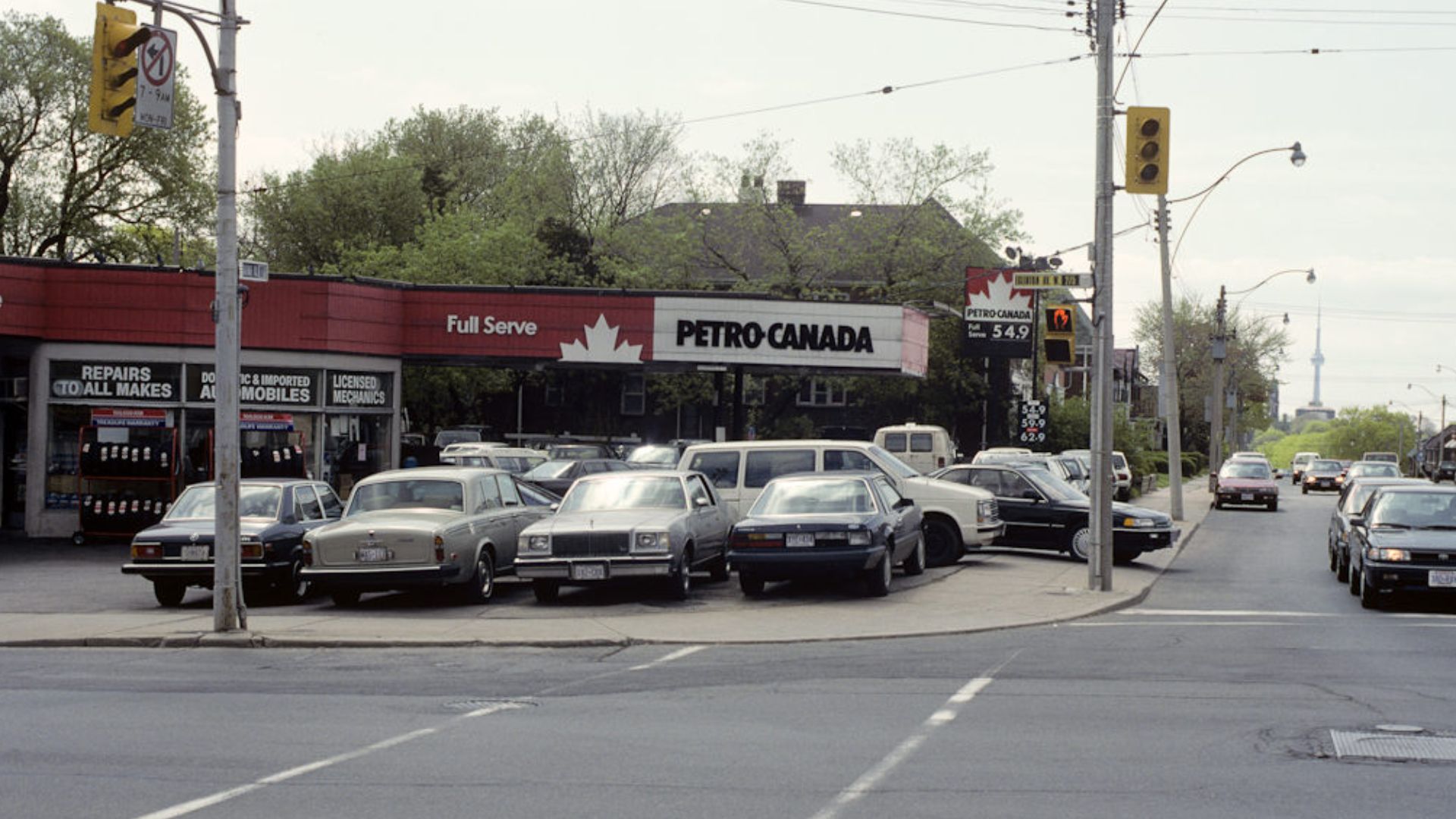 Petro-Canada gas station, Eglinton Avenue West and Avenue Road.

Photographer: City of Toronto Planning and Development Department