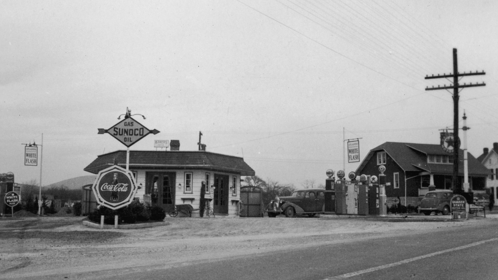 USA: Tankstelle; Tankstelle an einer Strasse auf dem Land