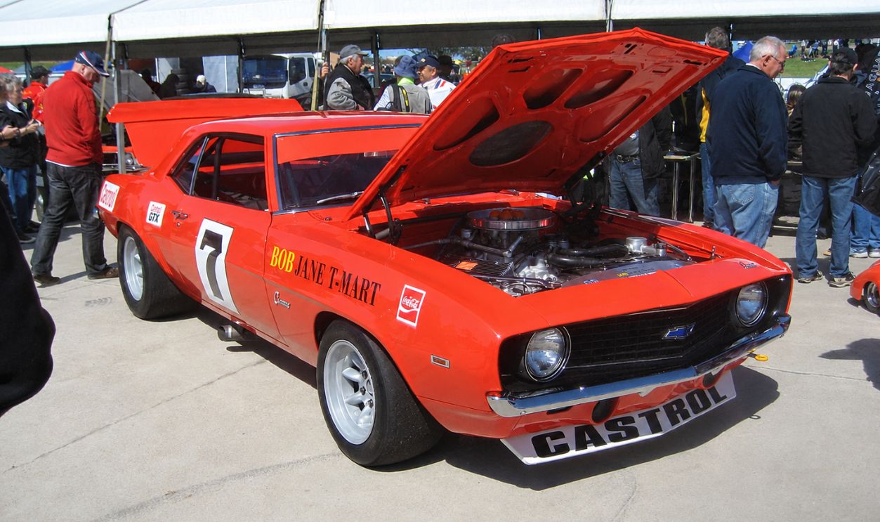In 1969, the Camaro got all new sheet metal, except the hood and trunk lid, but the drivetrain stayed much the same, the grille got a distinctive V shape and the headlights were inset. It looked lower, wider and more aggressive. Bob Janes race car was an original COPO 9560 430bhp aluminium ZL-1 427 cu in (only 69 made), making over 600hp 