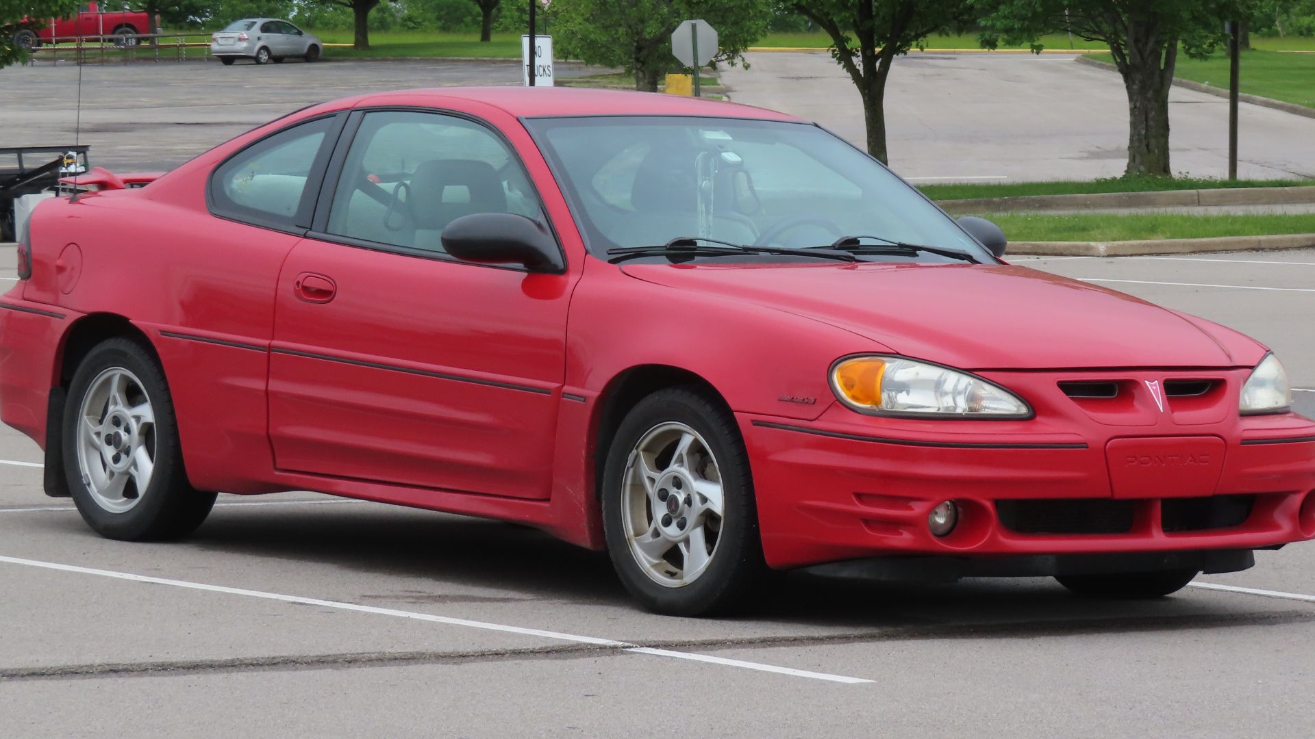 2005 Pontiac Grand Am GT coupe photographed in New Castle, Pennsylvania. Finished in Victory Red.