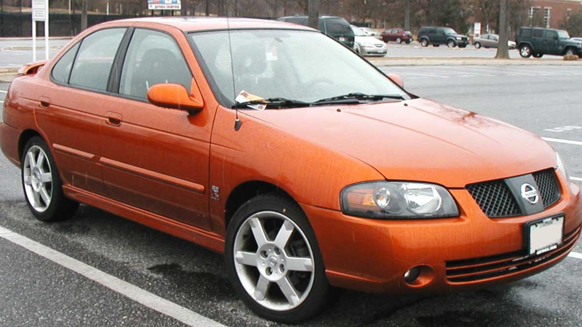 2004-2006 Nissan Sentra photographed in College Park, Maryland, USA.