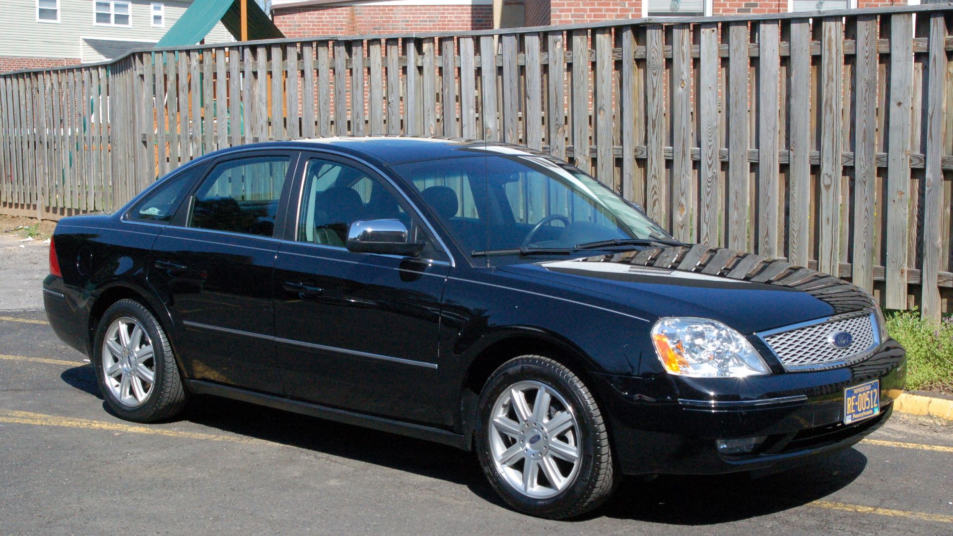 A 2005 Ford 500 Limited AWD