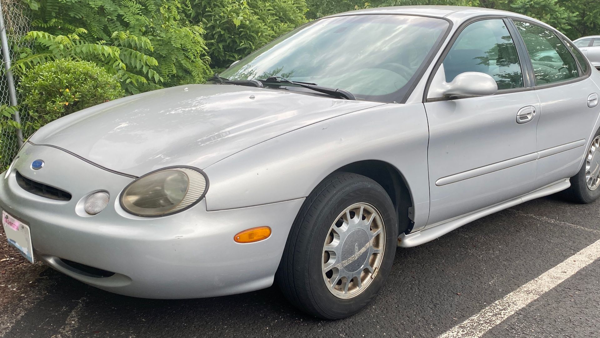 1996 Ford Taurus LX photographed in Heidelberg, Pennsylvania. This Taurus is equipped with the 3.0L V6 engine, and assembled in Chicago, Illinois. The 1996 model year was the first for this generation of Taurus. This is the pre-facelift model, as shown by