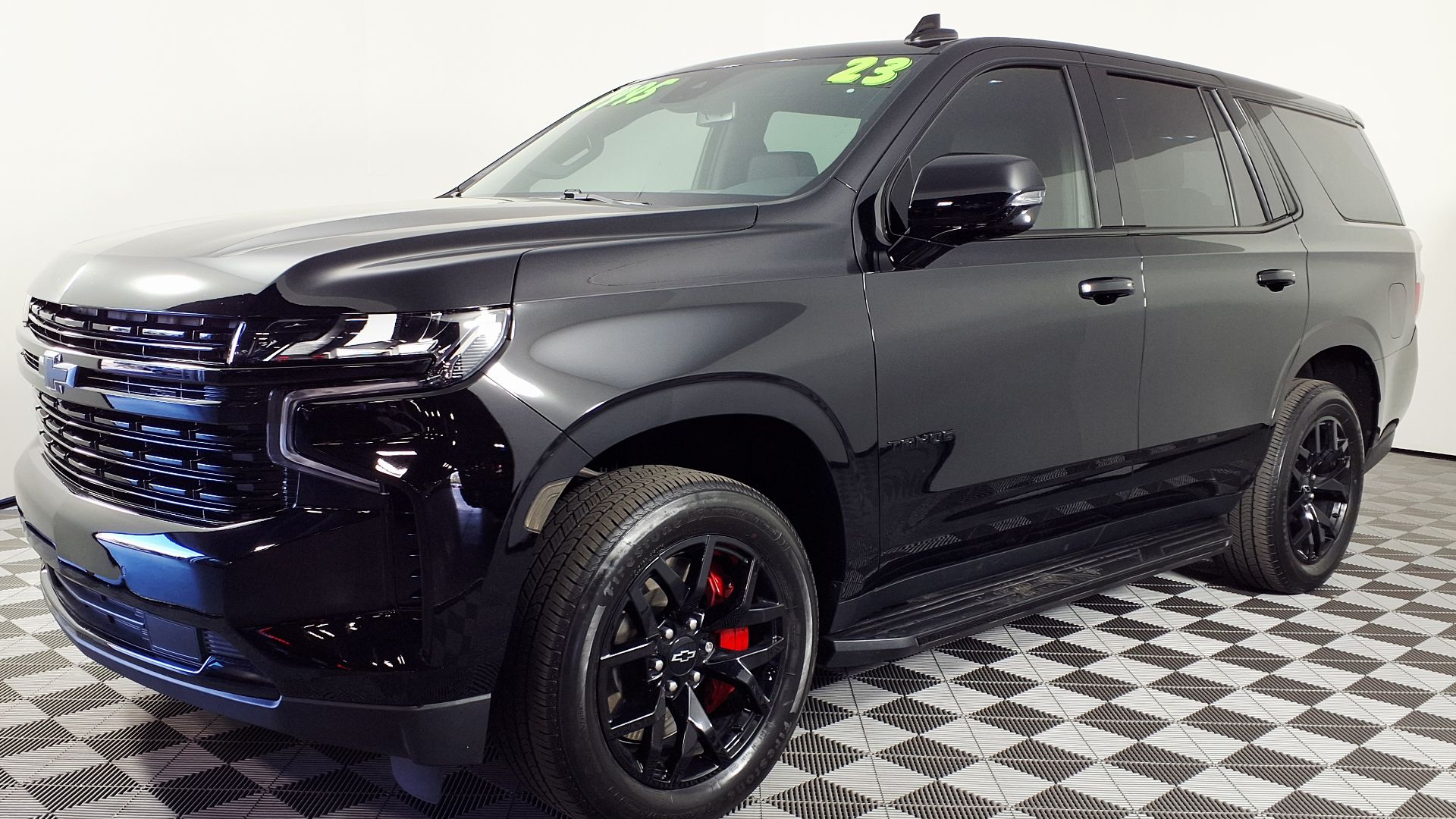 File:23 Chevrolet Tahoe RST.jpg