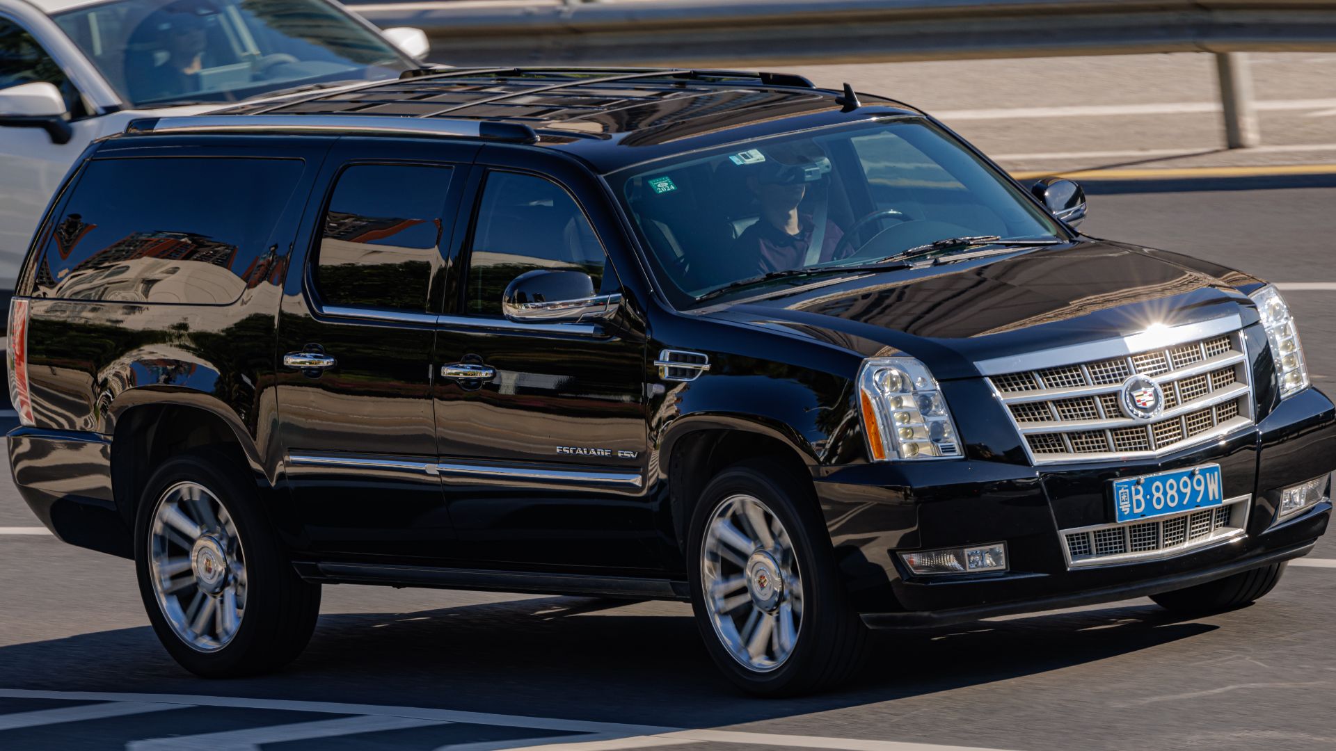 File:CADILLAC ESCALADE ESV THIRD GENERATION China.jpg