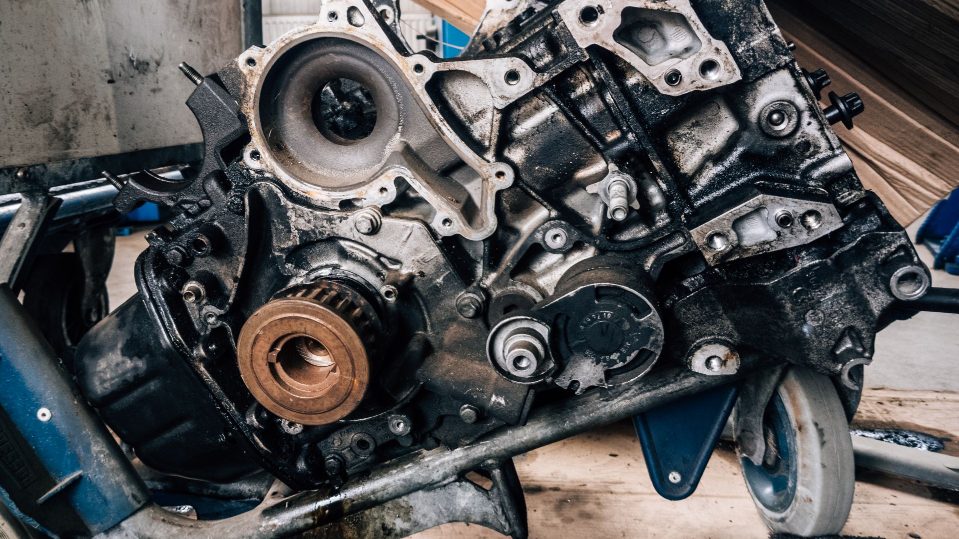 File:Close-up of an engine extracted from a car, with many disassembled parts (51145344822).jpg