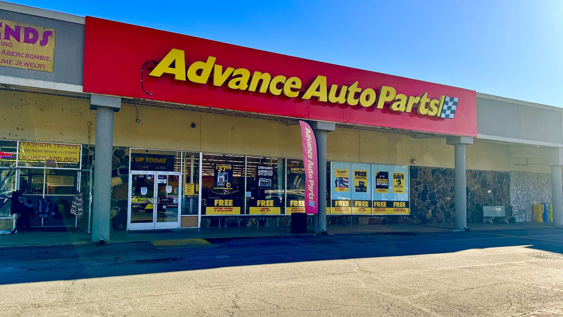 File:The exterior of an Advance Auto Parts store in Murphy, North Carolina 03.jpg