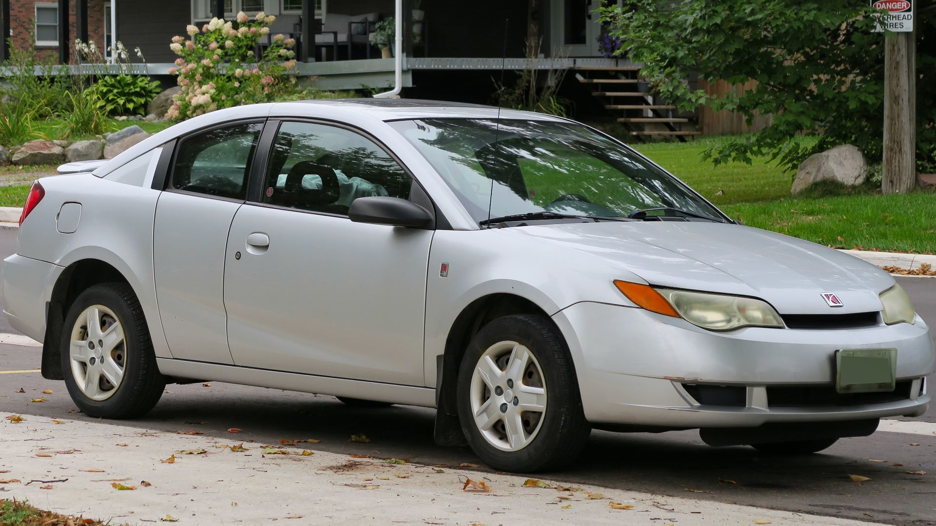 File:2006 Saturn ION•2 Quad Coupe in Silver Nickel, front right, 2025-09-22.jpg