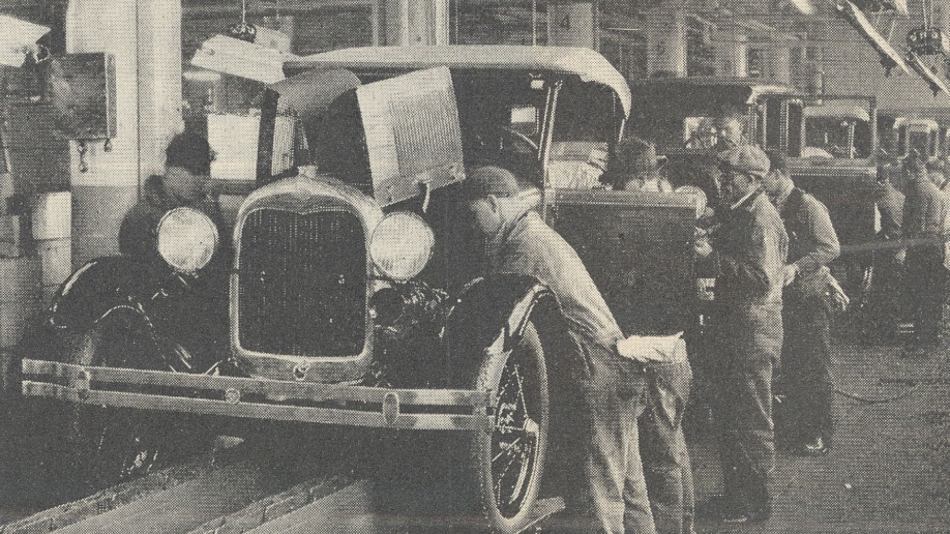 File:Ford Motor Company assembly line.jpg